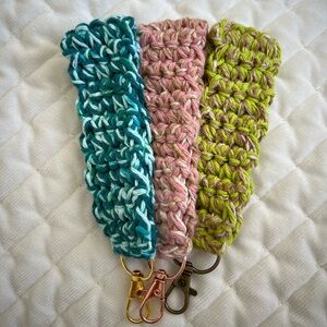 NWT HANDMADE Crochet wristlet keychain pink green teal